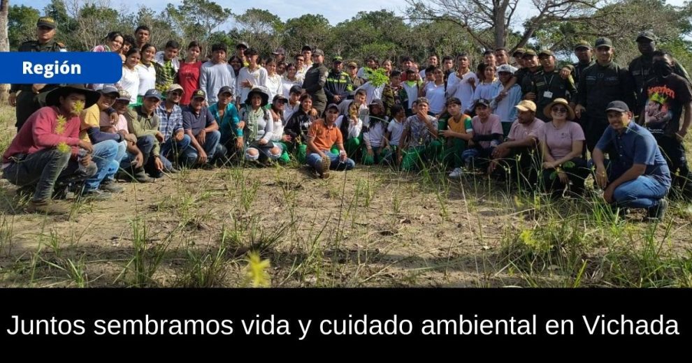 Estudiantes y autoridades sembrando árboles en Vichada durante jornada ambiental.