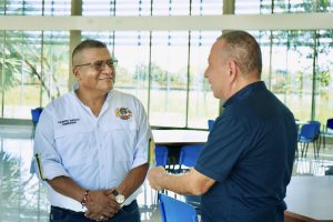 Funcionarios y representantes académicos analizan la viabilidad de programas presenciales en el departamento.